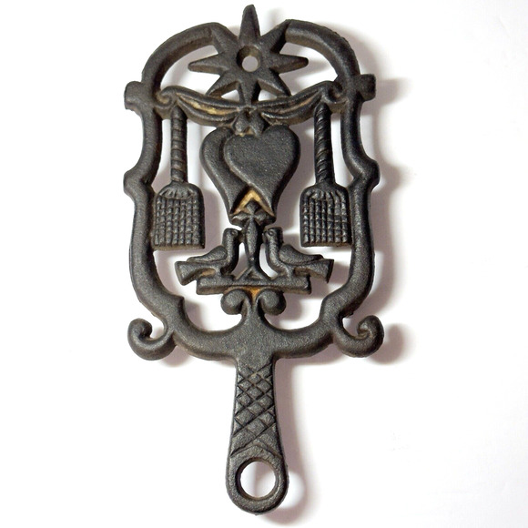 Vintage Black Cast Iron Footed Trivets Lot of 4 Wall Decor Farmhouse Rustic - Picture 2 of 16